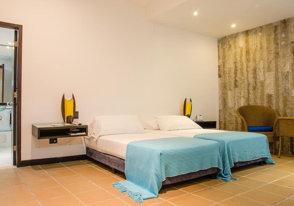Santorini Express Y Hotel